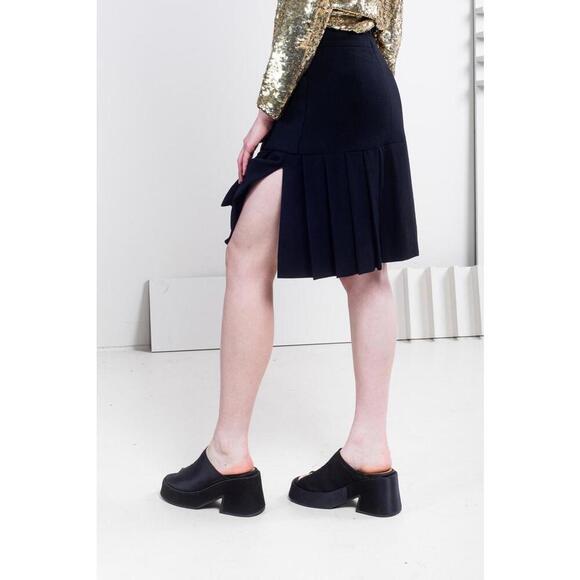 Chanel Vintage Black Pleated Knee Length Skirt w/ Pockets - Picture 3 of 4